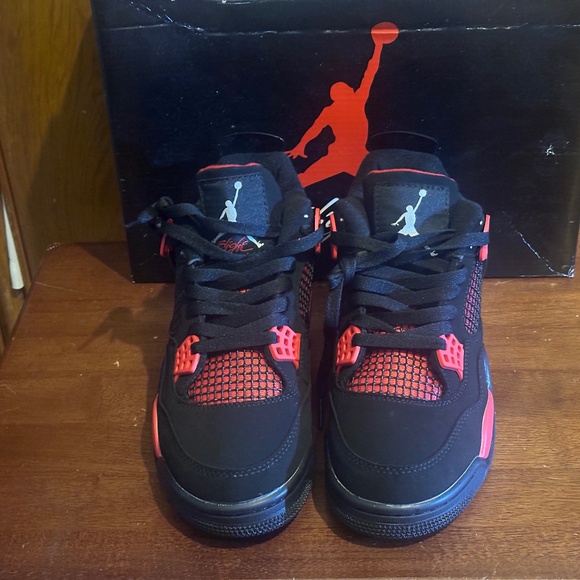 Air Jordan IV RETRO - Picture 2 of 10